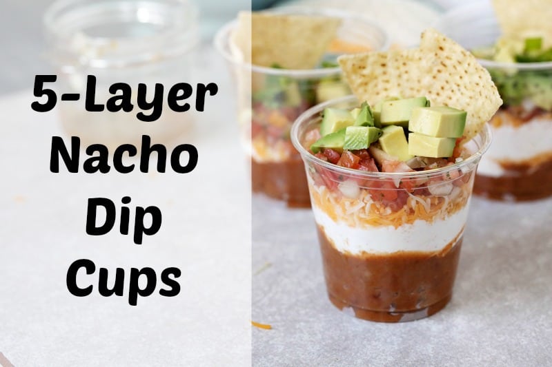 Các cốc taco dip cá nhân không chỉ mang lại hương vị thơm ngon mà còn dễ dàng cầm nắm và mang đi theo bất cứ nơi đâu. Hãy xem hình ảnh này để tìm hiểu cách chuẩn bị món ăn này.