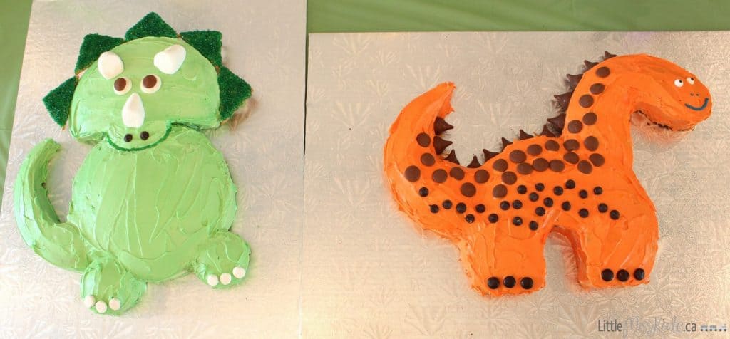 dinosaur cake ideas with triceratops cake and stegosaurus cake DIY Dinosaur Cake