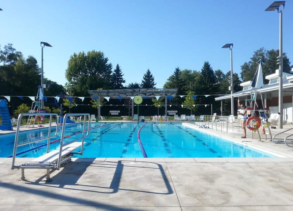 Outdoor Pools in Mississauga