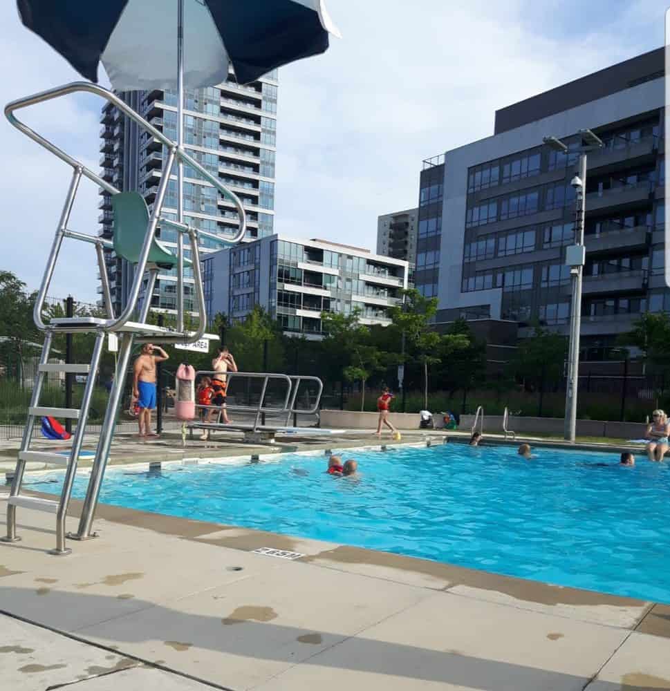 Outdoor Pools in Mississauga