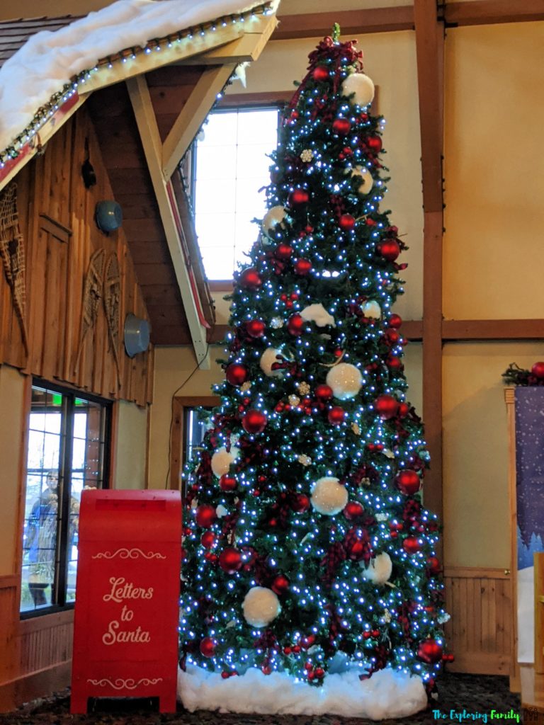 Great wolf lodge Christmas decorations Niagara Falls