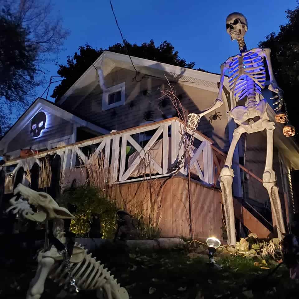 Map shows off Pittsburgh-area homes with spooky Halloween decorations - CBS  Pittsburgh